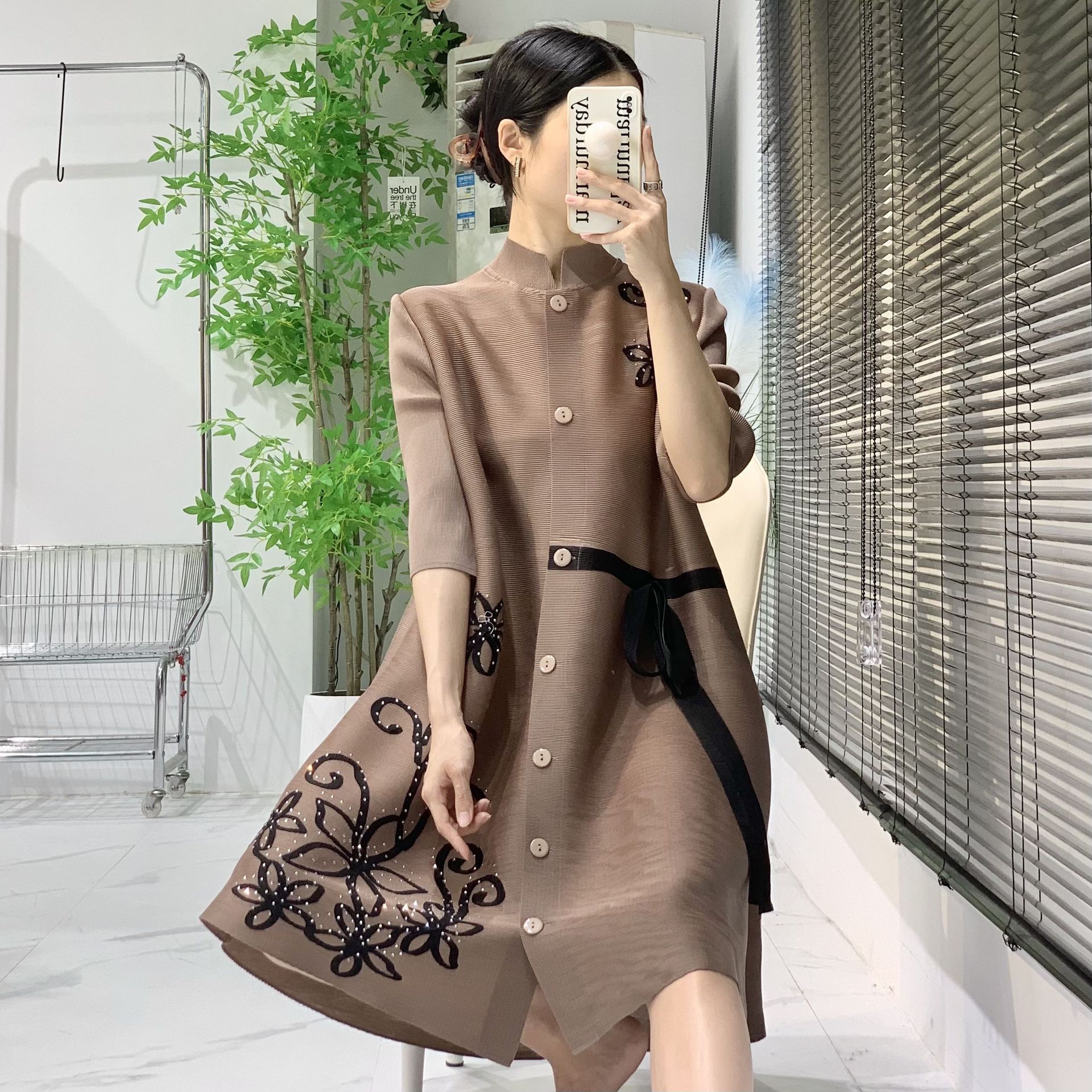 597883299